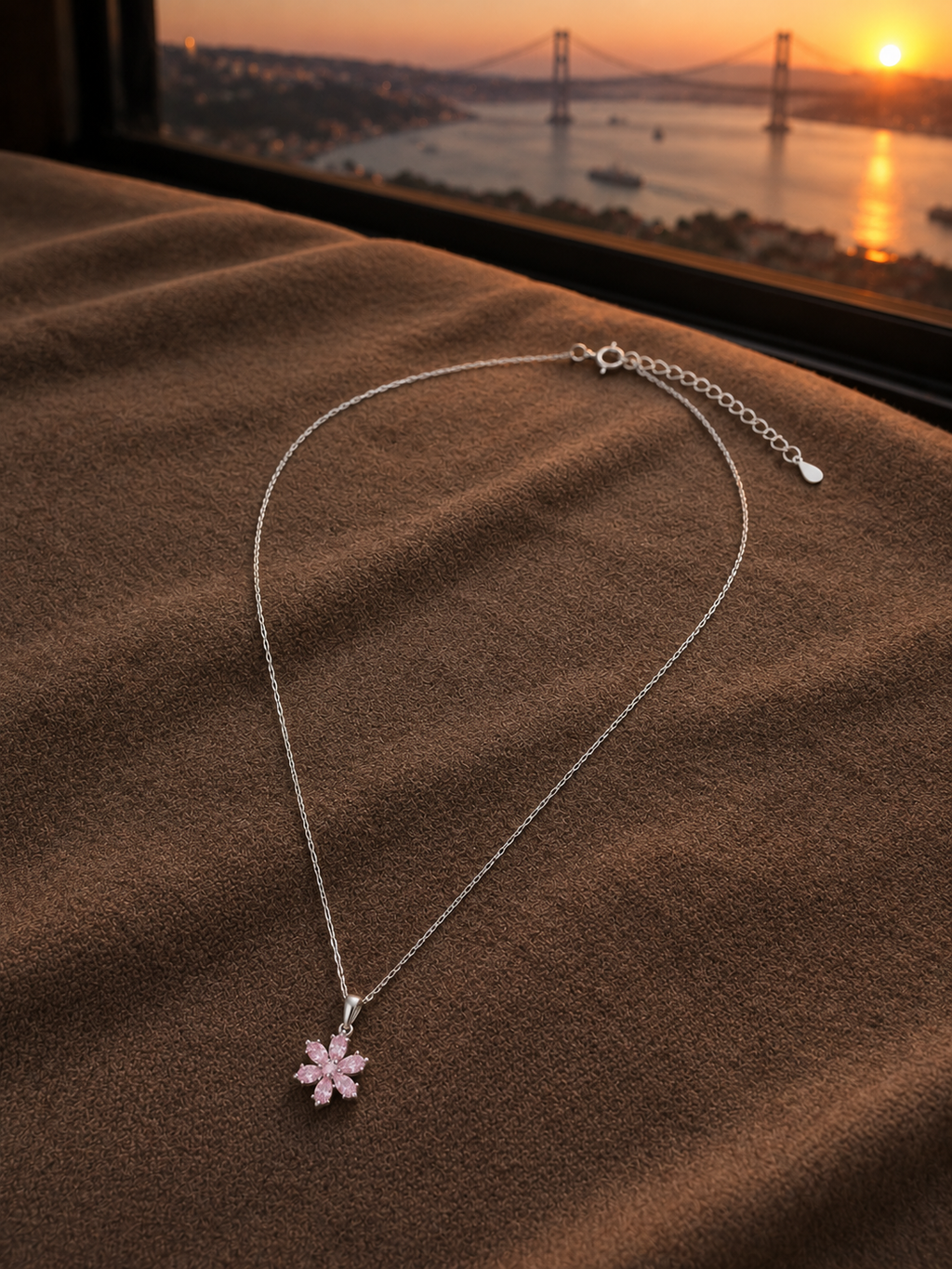 Çelik Zincir Gümüş Renk Pembe Zirkon Taşlı Lotus Model Kolye