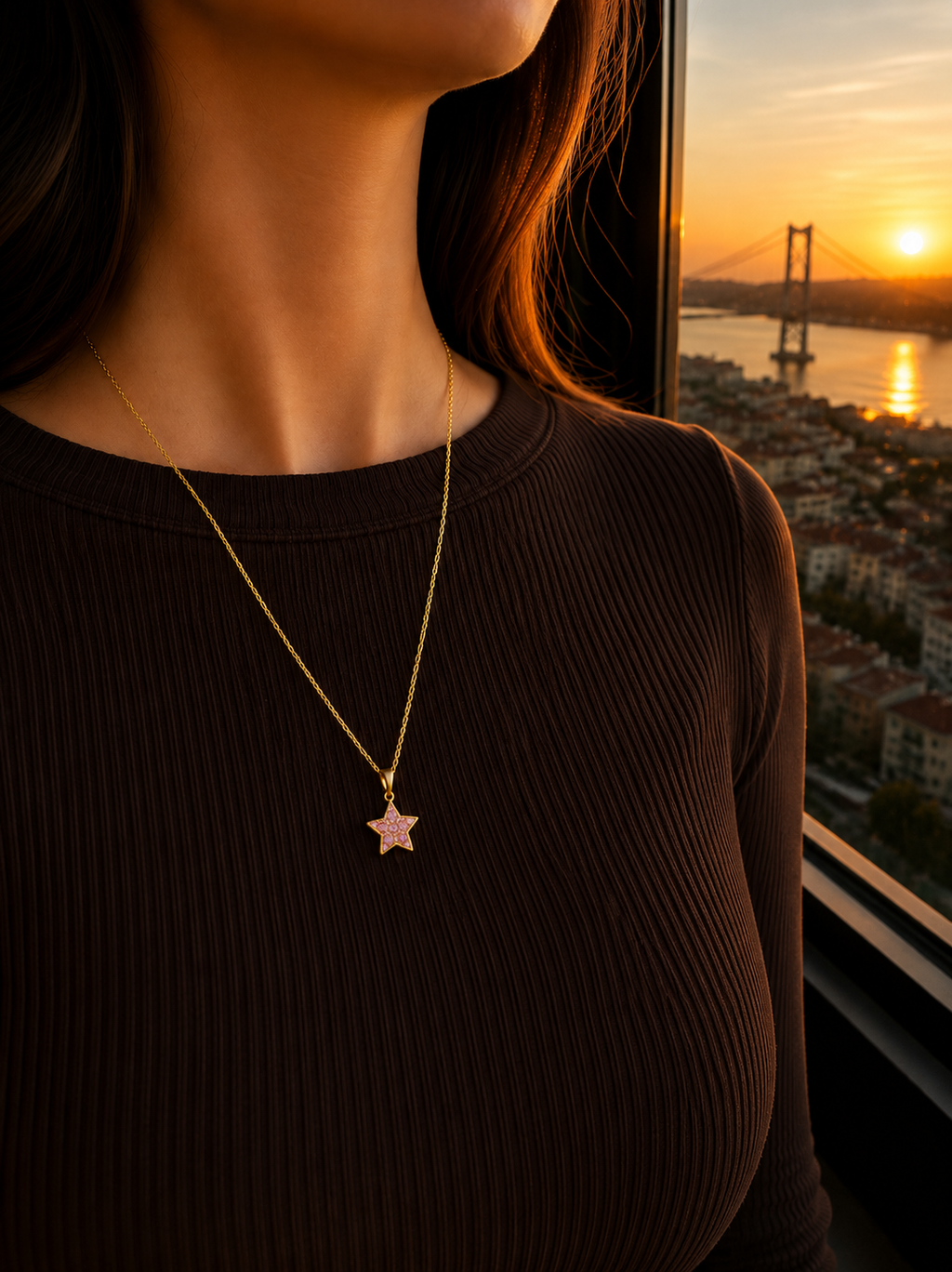 Gold Renk Pembe Detay Yıldız Kolye