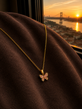 Gold Renk Pembe Detay Kelebek Kolye