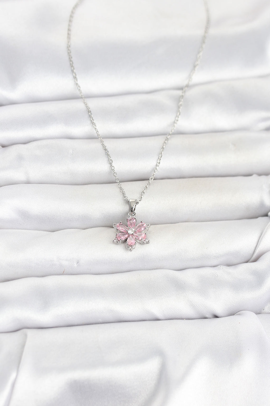 Çelik Zincir Gümüş Renk Pembe Zirkon Taşlı Lotus Model Kolye